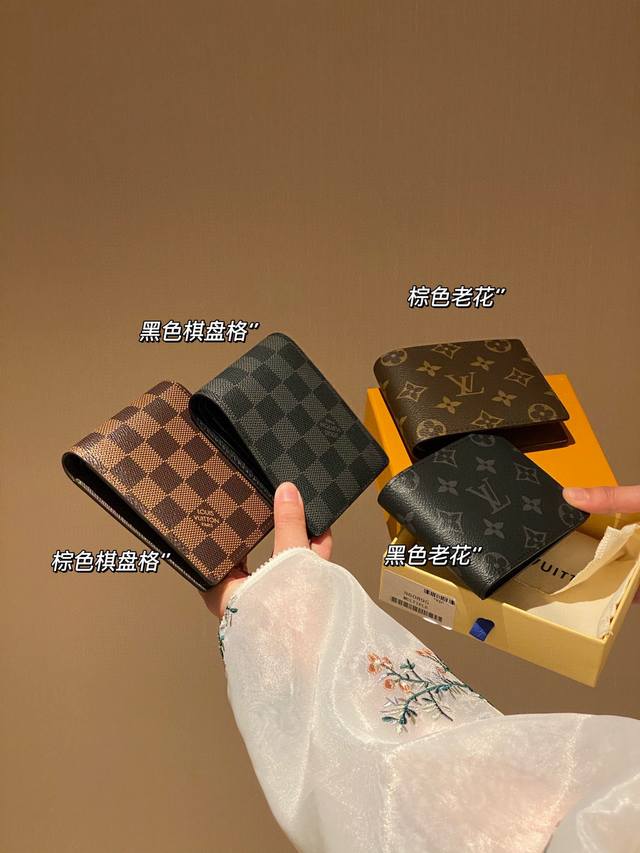 官网5210一只，都清楚Lv Ta在奢侈品牌中的地位，超一线的存在，贵族血统自带档次没得说！ 这个款更是不用怀疑，钱包界当红一姐！