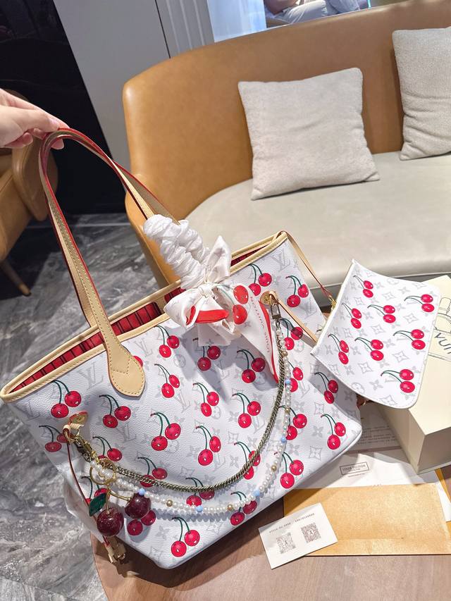 折叠礼盒包装 珍珠链条丝巾樱桃挂件 Lv樱桃系列Neverfull购物袋 25Ss 村上隆联名系列托特Tote 骨灰级产物！经典到无可复制！ 最最最经典畅销颜色