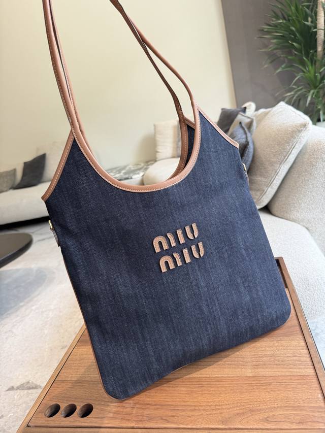 Miumiu 单肩Tote包丹宁牛仔系列28×35无盒 Miumiu 单肩Tote包丹宁牛仔系列28×35无盒