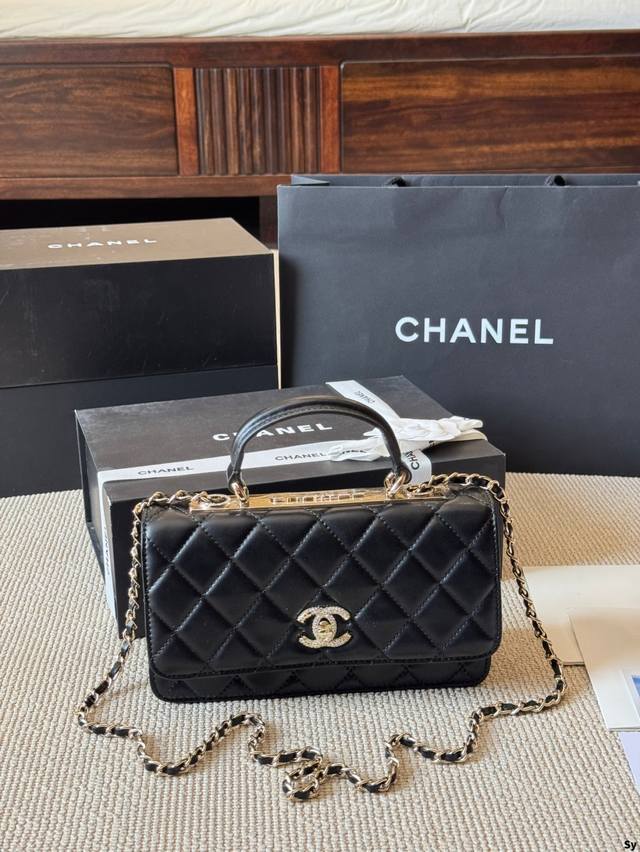 香奈儿Chanel 24P珍珠链条包 慵懒随性又好背 上身满满的惊喜 高级慵懒又随性 彻底心动的一只 尺寸 20 11Cm