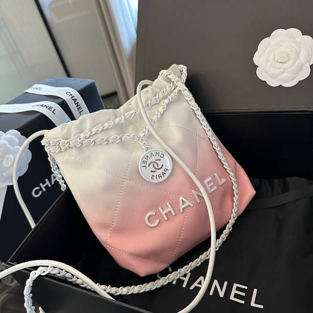 折叠礼盒包装 Chanel 25P渐变 迷你垃圾袋#大爆款预测 天呐Chanel Mini垃圾袋也太美了叭颐 预测下一个大爆款翻 好想拥有 #香奈儿垃圾袋 #C 折叠礼盒包装 Chanel 25P渐变 迷你垃圾袋#大爆款预测 天呐Chanel Mini垃圾袋也太美了叭颐 预测下一个大爆款翻 好想拥有 #香奈儿垃圾袋 #C