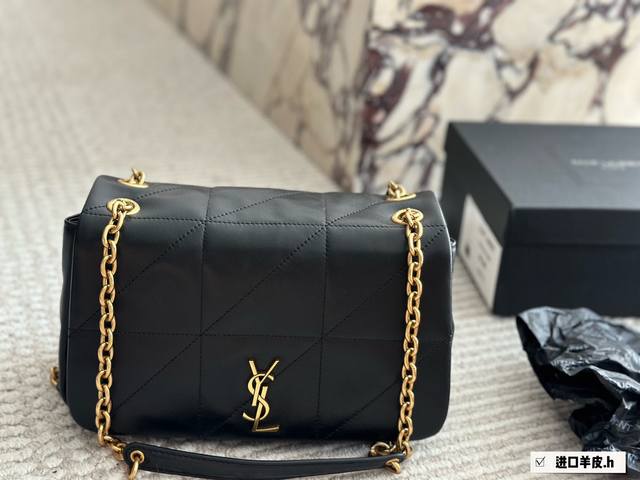 羊皮 Saint Laurent 新款 链条包百Jamie Ysl新款大包Jamie,你的时尚救星来了 超细腻羊皮纹 手感舒适且耐用。 珠宝级工艺金属链条, 细 羊皮 Saint Laurent 新款 链条包百Jamie Ysl新款大包Jamie,你的时尚救星来了 超细腻羊皮纹 手感舒适且耐用。 珠宝级工艺金属链条, 细