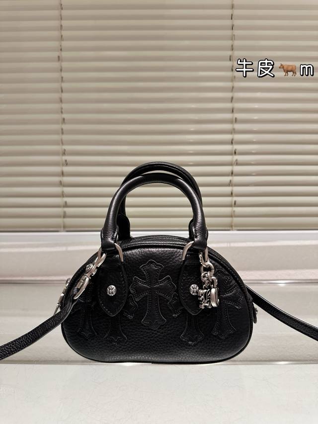 头层牛皮 Chrome Hearts 克罗心 新款 注意对版！顶级专柜五金，超级舒适手感柔软皮质超有弹性 。顶级做工精致每个细节到位 尺寸 19.12Cm