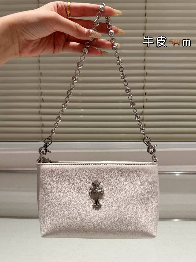 头层牛皮 Chrome Hearts 克罗心 新款 注意对版！顶级专柜五金，超级舒适手感柔软皮质超有弹性 。顶级做工精致每个细节到位 尺寸 18.11Cm