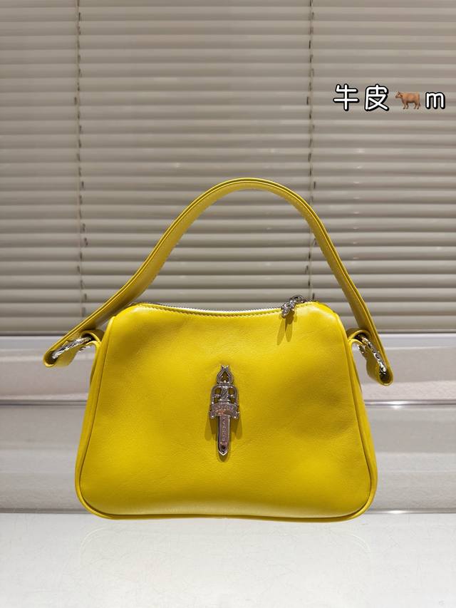 头层牛皮 Chrome Hearts 克罗心 新款 注意对版！顶级专柜五金，超级舒适手感柔软皮质超有弹性 。顶级做工精致每个细节到位 尺寸 23.15Cm