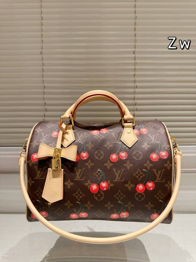 Lv Speedy枕头包 Lv Speedy 30Cm枕头包 无论版型 内里和专柜毫无差别 真正原版复刻 内里可拆卸 火遍全球的爆款机场大包 机车女神包 明星同