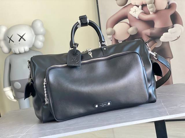 头层皮 顶级原单M13992 本款 Keepall BandoulièRe 50 旅行袋在帆布表面描绘 Monogram 图案的卡通形象变身，令 Monogra