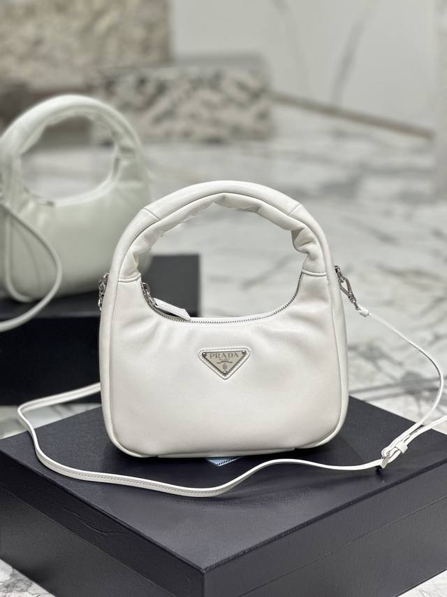 特价 ,不退不换 尺寸:长21X高12.5X底6.5Cm 款号:1Ba384 特价 ,不退不换 尺寸:长21X高12.5X底6.5Cm 款号:1Ba384