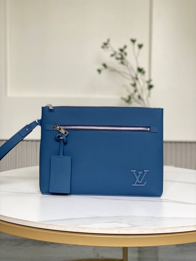 大特价 全新包不退换 82813 大手包原版蓝 30 X 22 X 5 厘米 长度 X 高 X 宽 牛皮革 牛皮革饰边 织物内衬 金属件 金属 Lv 字母 可定