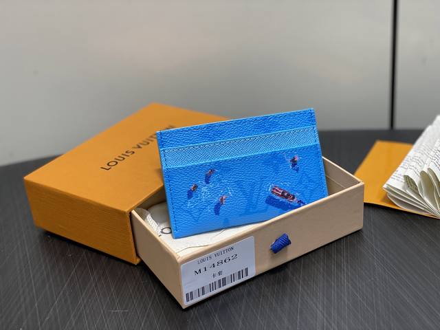 出厂价P 顶级原单 M14862蓝色 度假系列卡包钱夹钱包 口袋卡夹 M14864白色 M14863绿色 M14862蓝色 在五颜六色的字母图案帆布上印有微型运