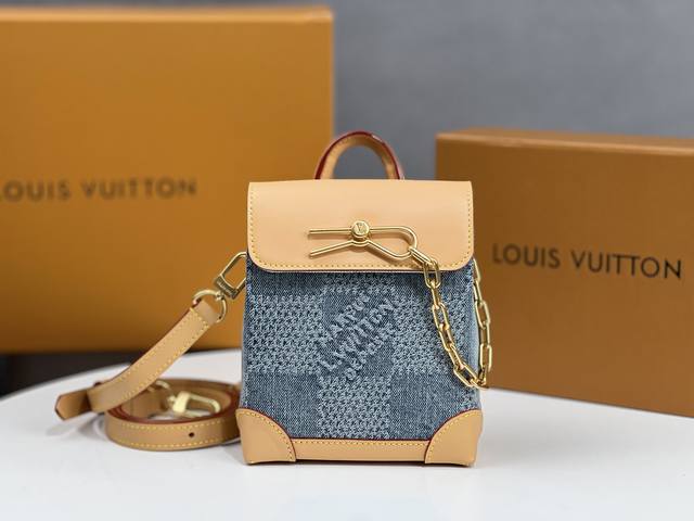 顶级原单对版牛仔型号：N40751牛仔本款 Nano Steamer 手袋向 20 世纪初的 Steamer 手袋汲取灵感，以 Pharrell William