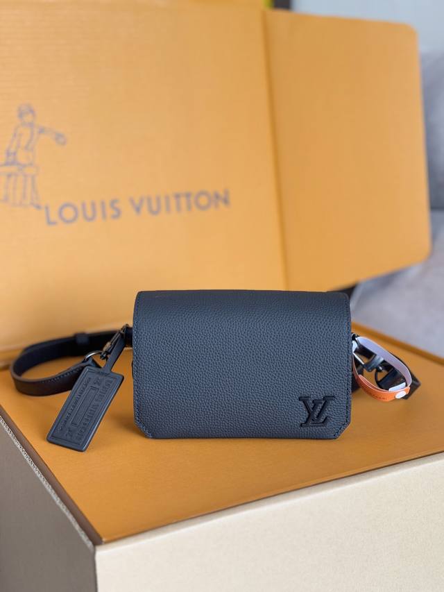 顶级原单，变码芯片， Flap 迷你手袋 M82085 克色 Flap 迷你手袋取材牛皮革，其裁剪边角的灵感源自 Lv Aerogram 系列对旧时法国航空信笺