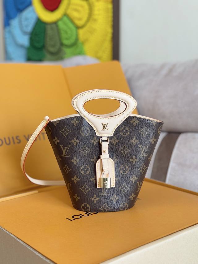 变码芯片顶级原单 Rivage Bb 手袋 M14680老花 Nicolas GhesquièRe 于 2025 春夏秀场呈献 Rivage Bb 手袋，以 M