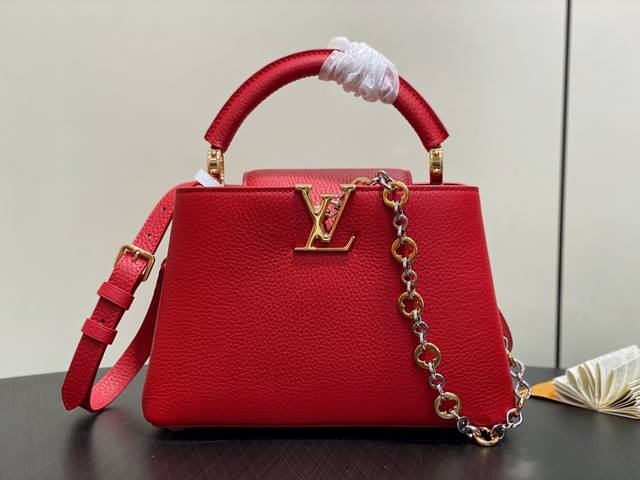 原单精品 M12936红色 链条全皮Cap那英款 Capucines 小号手袋 本款 Capucines 中号手袋出自 Chain On You 系列，以 Ta