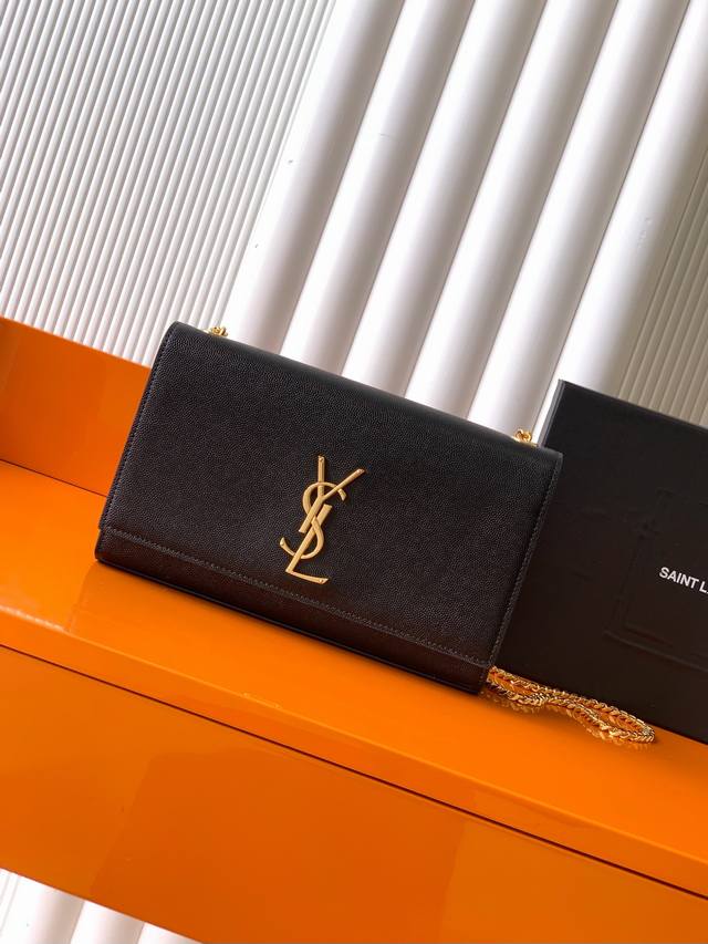 P 独家背景 克球纹 金 Y家最经典的款式Kate链条斜挎包！每个女孩衣柜都必备一个的百搭款式！高质量原厂南非牛皮，耐磨耐刮，不用特意精心爱护相信我Kate绝对