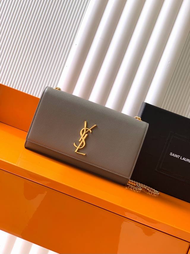 P 独家背景 浅灰球纹 金 Y家最经典的款式Kate链条斜挎包！每个女孩衣柜都必备一个的百搭款式！高质量原厂南非牛皮，耐磨耐刮，不用特意精心爱护相信我Kate绝