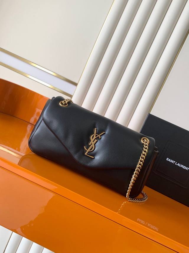 P 独家背景 黑羊皮 古金 Calypso_小羊皮链条包 进口意大利小羊皮制作，手感柔软细腻，经典的Y家Logo、链条及扣眼五金均采用巴金哑光五金，包袋开口处折