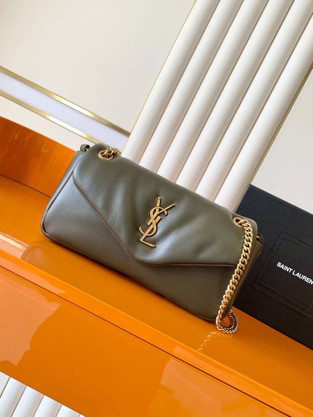 P 独家背景 绿羊皮 古金 Calypso_小羊皮链条包 进口意大利小羊皮制作，手感柔软细腻，经典的Y家Logo、链条及扣眼五金均采用巴金哑光五金，包袋开口处折