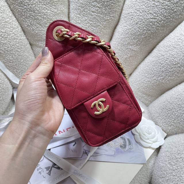 迷你號 5631 酒红Ohanel25A春夏牛仔新款嬉皮 亮面黑金 随性慵懒的包型当之无愧的春夏度假王者了 ！知性优雅大女主典范 不仅仅是美观更是实用主义完全契