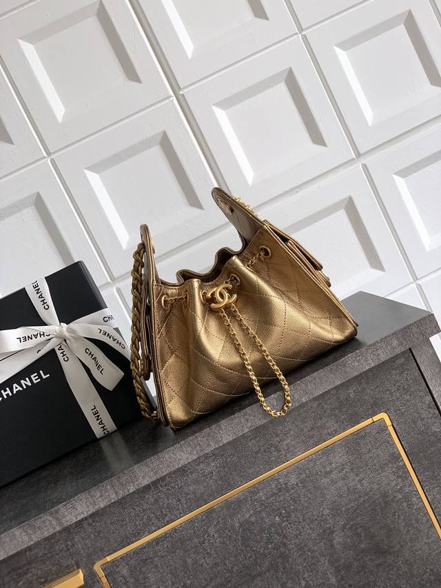 迷你號 5631金槟色Ohanel 26C鱼子酱皮新款嬉皮 亮面黑金 随性慵懒的包型当之无愧的春夏度假王者了 ！知性优雅大女主典范 不仅仅是美观更是实用主义完全