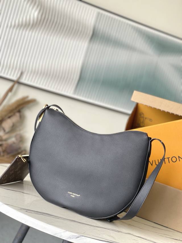 头层皮 顶级原单M14471 推出Lowkey Cookie中号手袋,以典雅设计彰显品牌传承和精湛匠艺。柔软牛皮革将随时间流逝星现别致色泽,做旧金属挂锁和可拆卸 头层皮 顶级原单M14471 推出Lowkey Cookie中号手袋,以典雅设计彰显品牌传承和精湛匠艺。柔软牛皮革将随时间流逝星现别致色泽,做旧金属挂锁和可拆卸