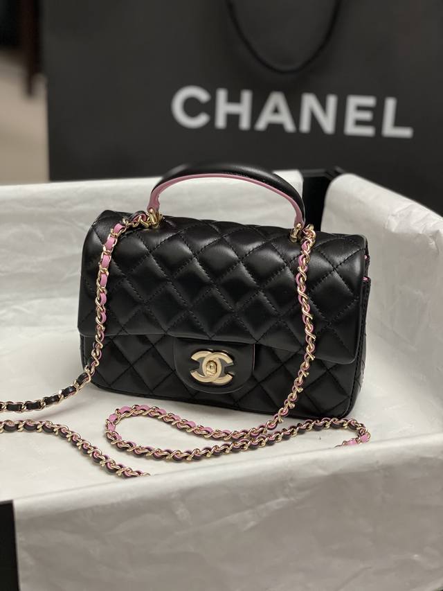 Chanel：：型号：As2431#：尺寸：20X14X7Cm： 年秋冬季最新款，Cf手提系列。专柜限量抢购版，一包难求，贵气临人，加上这次的设计延续了Cf的经