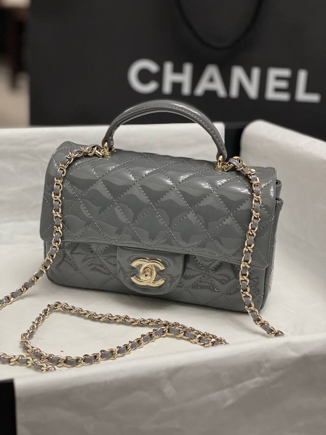Chanel：：型号：As2431#：尺寸：20X14X7Cm： 年秋冬季最新款，Cf手提系列。专柜限量抢购版，一包难求，贵气临人，加上这次的设计延续了Cf的经