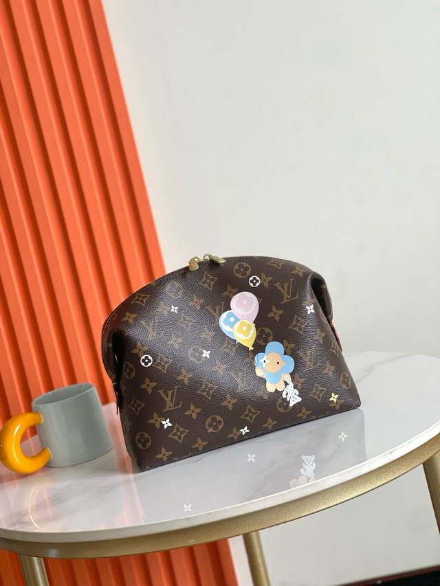 顶级原单，163C01芯片，半钢五金，M14891本款大号化妆包融合 Monogram 涂层帆布、牛皮革饰边和耀目金属件，以缤纷笔触描绘路易威登吉祥物 Vivi