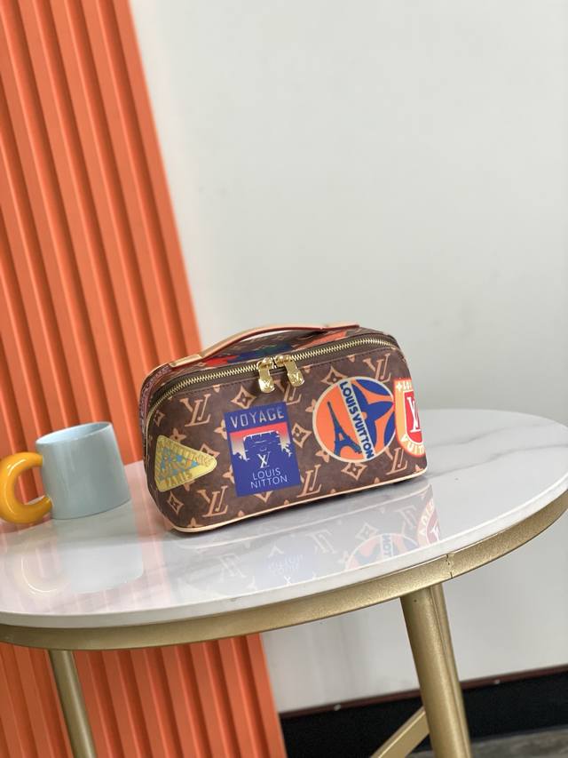 顶级原单,163C01芯本.半钢五金,M14744丝印,M11750老花,11508克花,本款 2 Compartments 盥洗袋为 Monogram 涂层帆 顶级原单,163C01芯本.半钢五金,M14744丝印,M11750老花,11508克花,本款 2 Compartments 盥洗袋为 Monogram 涂层帆