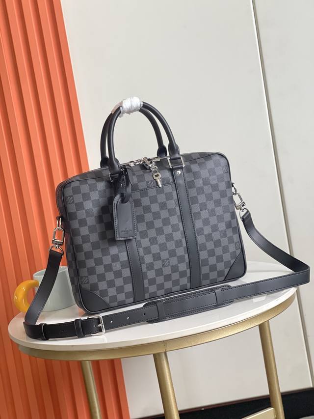 顶级原单，动态芯片，半钢五金，本款M46457.M40445.M40444本款 Voyage 小号公文包以 Monogram Eclipse 帆布塑造简明轮廓，