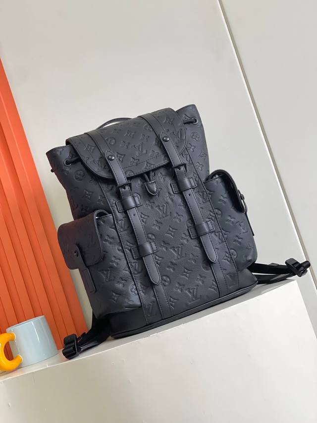 顶级原单，动态芯片，半钢五金，M20899本款 Christopher 双肩包浓缩经典设计尺寸，延续侧袋和按扣双肩带等标志性元素。素雅 Taurillon 皮革