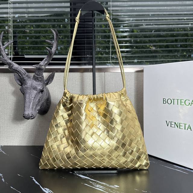 型号:6048 中号Dustbag手拿包 金色 我宣布Dustbag腋下包才是真爱呀! 新出的Dustbag腋下包正正戳中了我的心窝啊!可当腋下包和手拿包两用, 型号:6048 中号Dustbag手拿包 金色 我宣布Dustbag腋下包才是真爱呀! 新出的Dustbag腋下包正正戳中了我的心窝啊!可当腋下包和手拿包两用,