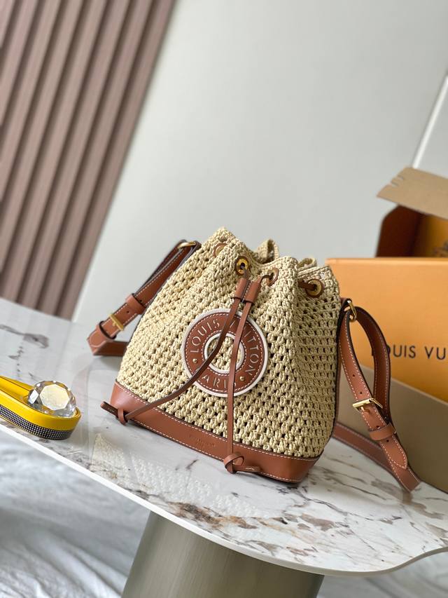 特级Mb芯片版原厂皮 本款 Noe Purse 手袋为钩编拉菲草搭配皮革 型号：M24722动态芯片版 材料：A级全钢五金，进口原厂面料 包装：全套原厂免税Mb