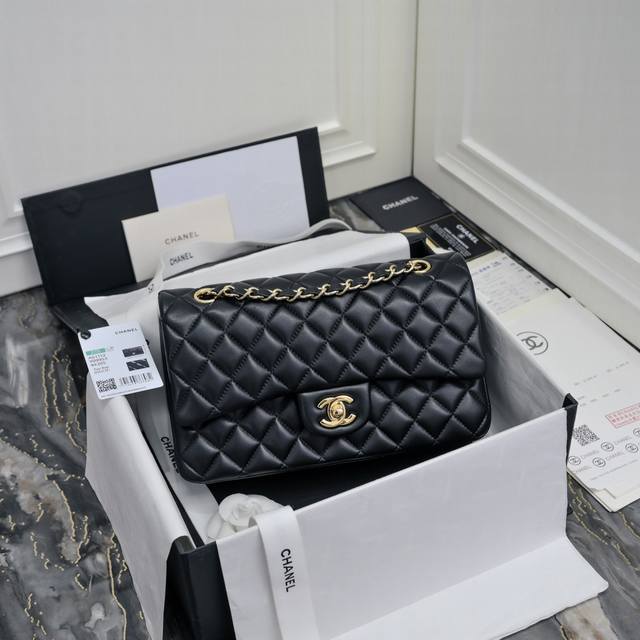 正品级 白金版 全新发售系列 专柜售价购入开发 中号 黑色 每年行情都在涨 专柜可遇不可求 一直很难买到 羊皮质感柔柔糯糯很 这次到达的都是开料部渠道皮 伙伴们