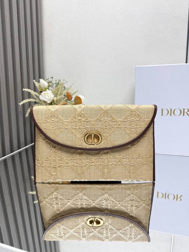 正品级 爆款到货 迪奥 新款 Dior 30 Montaigne Avenue 翻盖手包 编织 Size:30X18.2X2Cm 正品级 爆款到货 迪奥 新款 Dior 30 Montaigne Avenue 翻盖手包 编织 Size:30X18.2X2Cm