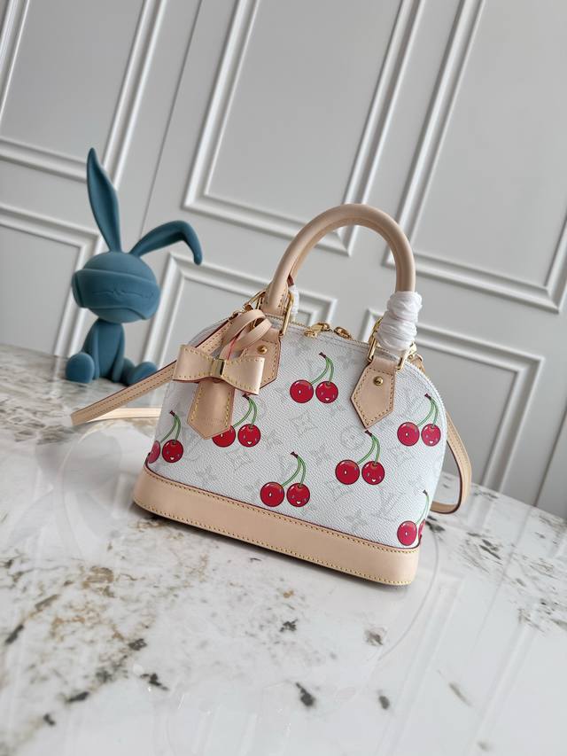 独家背景 动态芯片 顶级原单 Lv X Tm Alma Bb M14234 樱桃 本款Almabb手袋融入路易X村上隆复刻系列的欢欣气氛,以Monogram涂层 独家背景 动态芯片 顶级原单 Lv X Tm Alma Bb M14234 樱桃 本款Almabb手袋融入路易X村上隆复刻系列的欢欣气氛,以Monogram涂层