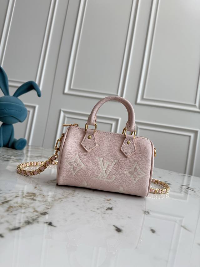 顶级原单 163芯片 M14226 本款 Nano Sedy 手袋选用品牌经典 Monogram Emeinte 皮革裁出摩登紧凑构型，并以柔美色调烘托耀目金属