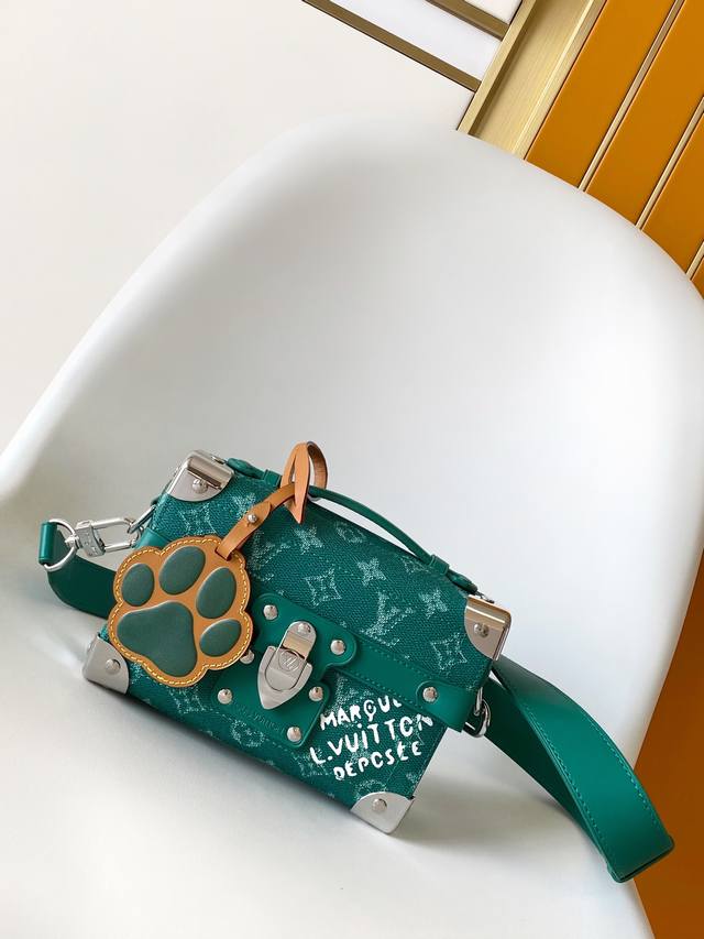 M12686绿色 变码芯片 全钢五金顶级原单本款Soul Trunk手袋取材Monogram Dust帆布,以皮革和金属件的做旧质感映衬褪色Monogram花卉 M12686绿色 变码芯片 全钢五金顶级原单本款Soul Trunk手袋取材Monogram Dust帆布,以皮革和金属件的做旧质感映衬褪色Monogram花卉