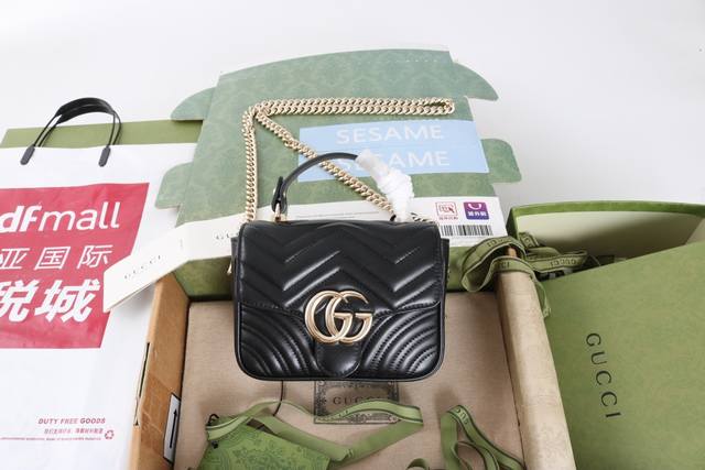 活动618至 优惠价仅限三天特价 。 简介:Gg Marmont系列以经典配色演绎全新廓形,展现早秋魅力风范。这款手提包以古驰安可拉红 Rosso Ancora 活动618至 优惠价仅限三天特价 。 简介:Gg Marmont系列以经典配色演绎全新廓形,展现早秋魅力风范。这款手提包以古驰安可拉红 Rosso Ancora