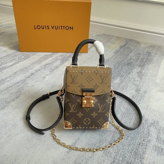 独家定制实拍动态变码芯片 顶级原单加强版 M82465 本款 Camera Box 手袋以 Monogram 和 Monogram Reverse 帆布塑造摩登