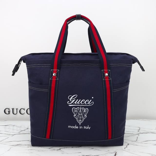 专柜品质,原厂皮,款号816863蓝布尺寸:宽39X高45X侧宽19。现货出货! 专柜品质,原厂皮,款号816863蓝布尺寸:宽39X高45X侧宽19。现货出货!