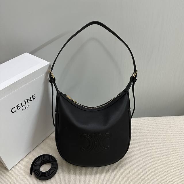 Celine 新品现货 Ce新款 小号Heloise Hobo 腋下包 必入系列！圆润流畅的弧线型包身 一眼看上去甚至有点像大家熟悉的Ava 的加大版 ～ 不得