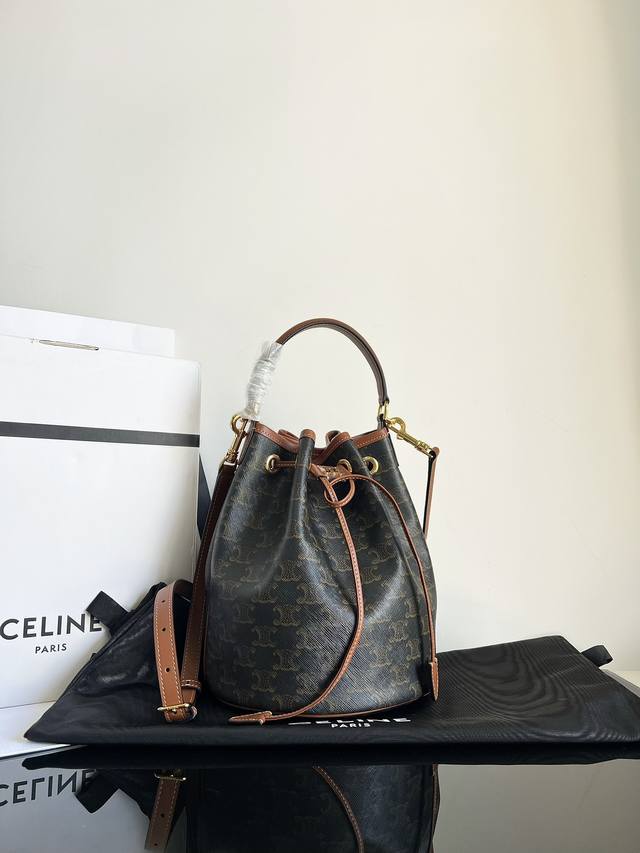 原厂皮全钢五金 新款抽绳手提桶老花Clara标志印花牛皮革手袋，尺寸：20 X 24 X 20Cm，编织印花牛皮革包边，织物衬里，金色饰面，可手提肩背斜挎，配1