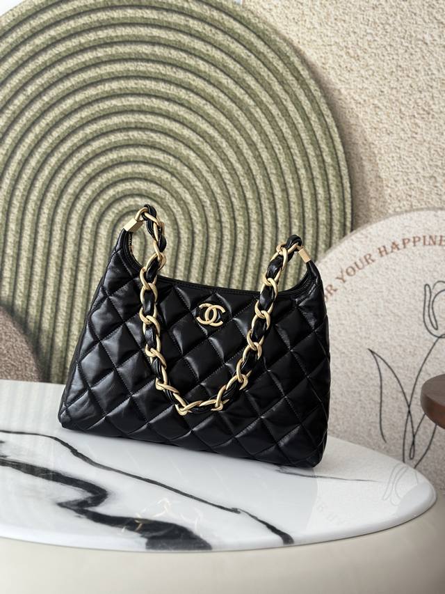 全新到货 手工坊 进口皮 流浪腋下包 黑色 大号 - 热点上新流浪腋下包 黑金做旧粗链条是复古风的绝绝子 油蜡亮面小羊皮很灵魂很舒适。 包身自重很轻，随性简约的