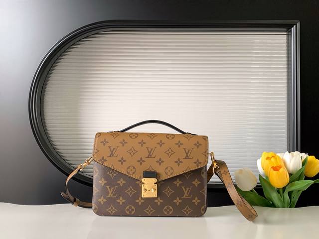 动态163C01芯片 顶级原单加强版 M44875老花M44876黄花 全市场顶级最新版本出货 MéTis 手包小巧的造型散发出优雅的气息。采用柔软的 Mono