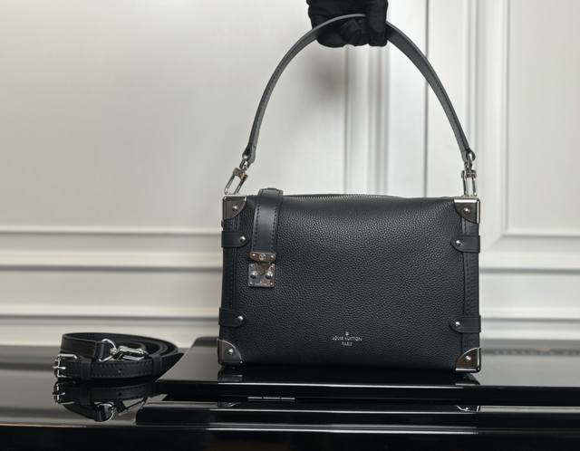 M25160黑色银扣 动态码 顶级原单 专柜同步电子芯片内码出货 Nicolas GhesquièRe以本款雅致Side Trunk 中号手袋致意品牌传统硬箱。