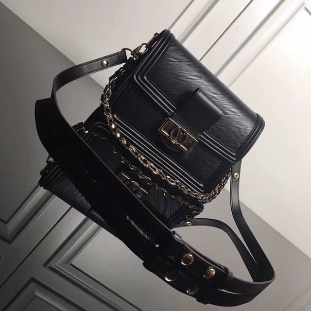 M44162克 顶级原单 女装艺术总监Nicolas GhesquièRe推出 Dauphine手袋，采用 Epi皮革制成。水波纹材质更显惊艳，配备可拆卸、可调