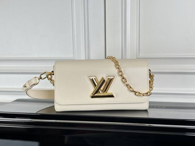 M24549白色 顶级原单 這款Twist West手袋採用典雅修長的袋形，以型格的全新設計演繹品牌經典袋款。手袋以Epi皮革製造，以一系列現代風格的色調示人，