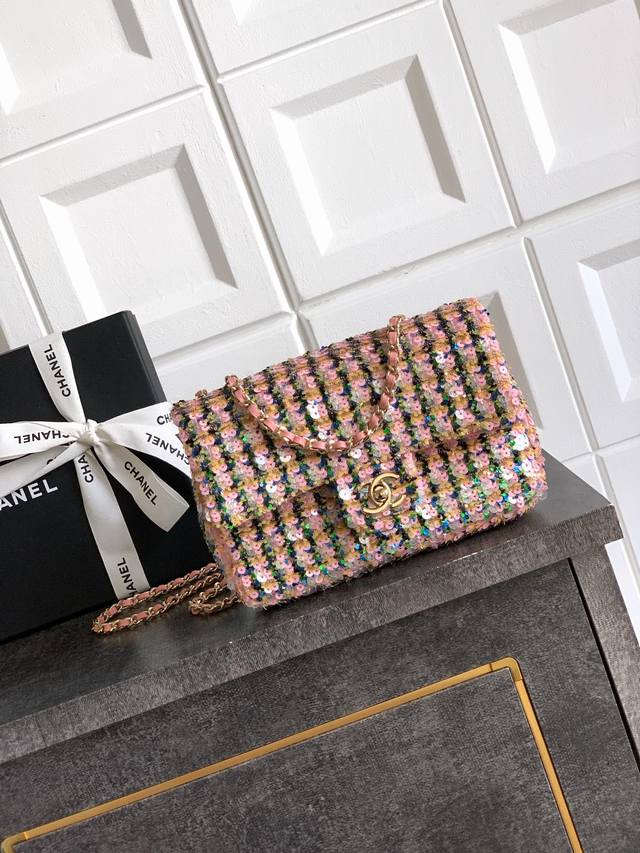 顶级原单 黑粉色Ohanel 25A密性亮片、型状Cf超闪亮片珠片包接预定啦秋冬季滤镜，So Black炸街超酷实物简直美炸了超级少有的爆款珠片性价比超高本季最