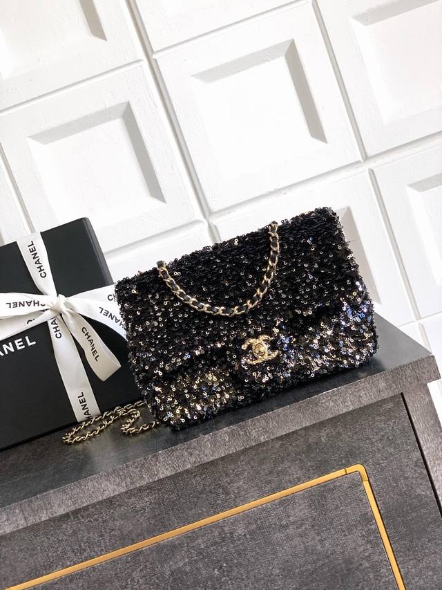 顶级原单 黑色闪钻石 Logo点缀美艳 Ohanel 密性亮片、型状Cf超闪亮片珠片包接预定啦夏季滤镜,So Black炸街超酷实物简直美炸了超级少有的爆款珠片 顶级原单 黑色闪钻石 Logo点缀美艳 Ohanel 密性亮片、型状Cf超闪亮片珠片包接预定啦夏季滤镜,So Black炸街超酷实物简直美炸了超级少有的爆款珠片